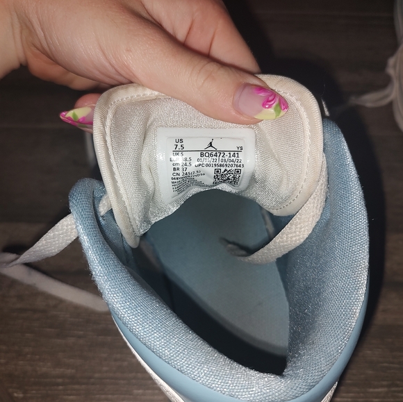 UNC Jordan 1 High tops - Picture 5 of 5